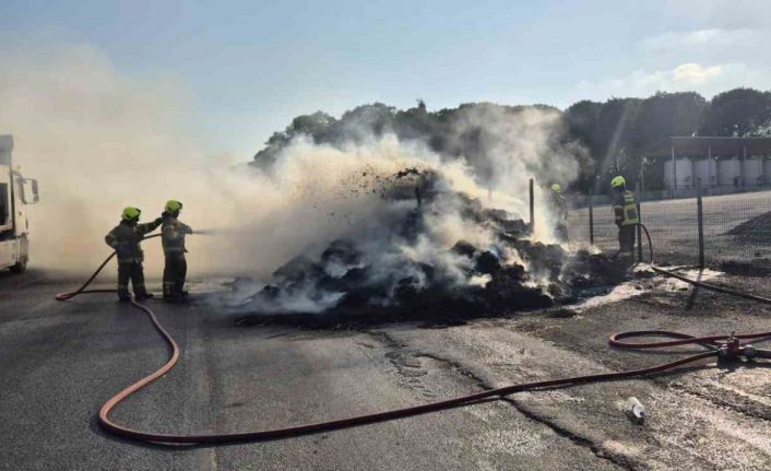 Saman yüklü kamyonet alev topuna döndü