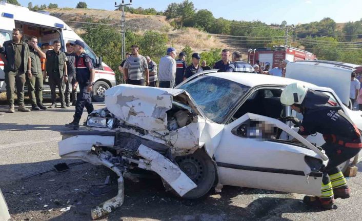 Samsun’da iki araç kafa kafaya çarpıştı: 1 ölü, 10 yaralı