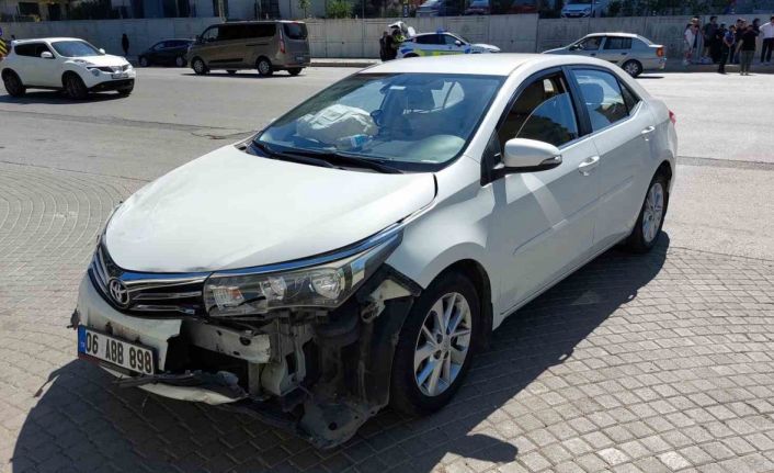 Samsun’da otomobil kamyonla çarpıştı : 3 yaralı