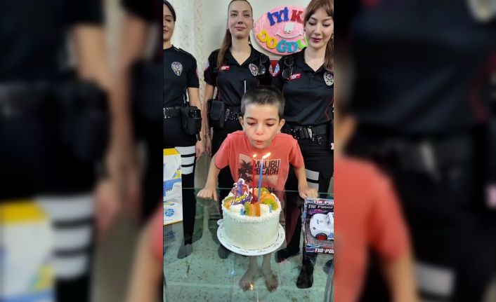 Şanlıurfa’da yunus polislerinden hasta çocuğa doğum günü sürprizi
