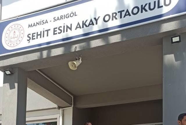 Sarıgöl’de yapımı tamamlanan iki okula yeni araçlar gönderildi