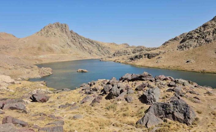 Sat Gölleri doğa tutkunlarını hayran bırakıyor