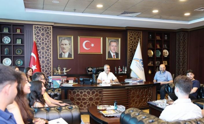 SEDA’dan ilk binde 11 öğrenci: Gençlerden Başkan Dursun’a teşekkür ziyareti