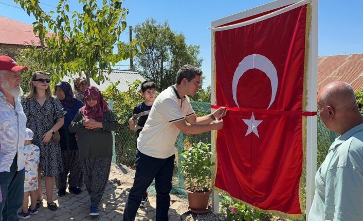 Şehidin ismi köy meydanına verildi