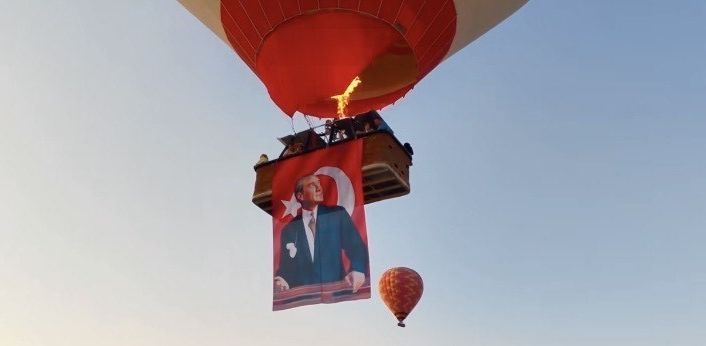 Şehit aileleri 30 Ağustos’u Pamukkale semalarında kutladı