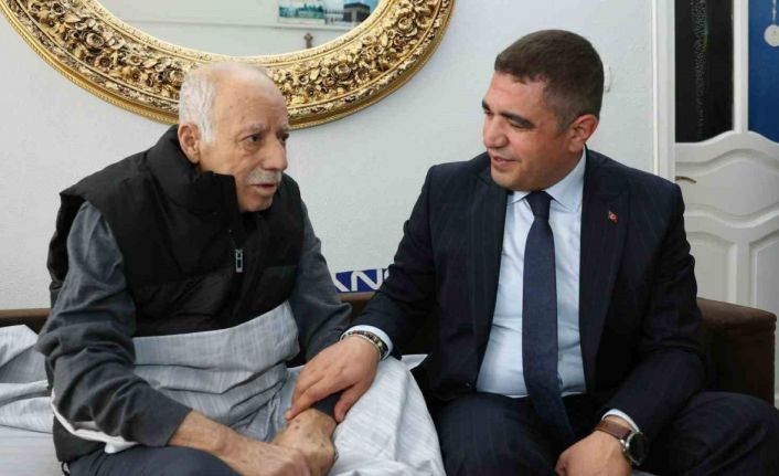 Şehit babasına geçmiş olsun ziyareti