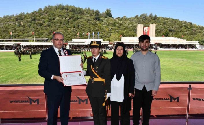 Şehit Ömer Halisdemir’in kızı teğmen oldu