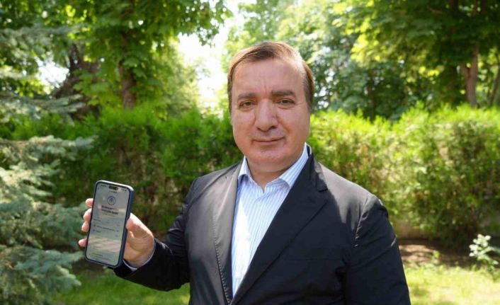 Şehri gençlerle birlikte yönetiyor!