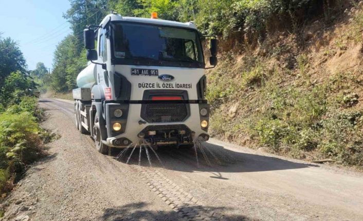 Şelaleye giden yolda hummalı çalışma