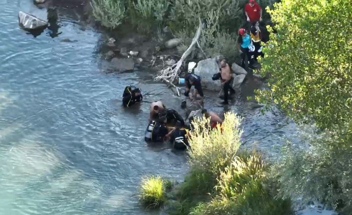 Serinlemek için çaya giren genç boğuldu