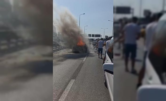 Seyir halindeki araç alev alev yandı