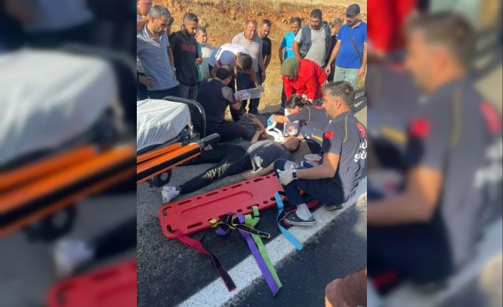 Seyir halindeki aracın tekeri patladı: Baba ve oğlu yaralandı