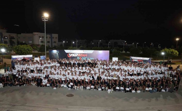 Siber vatanın kahramanları sertifikalarını aldı