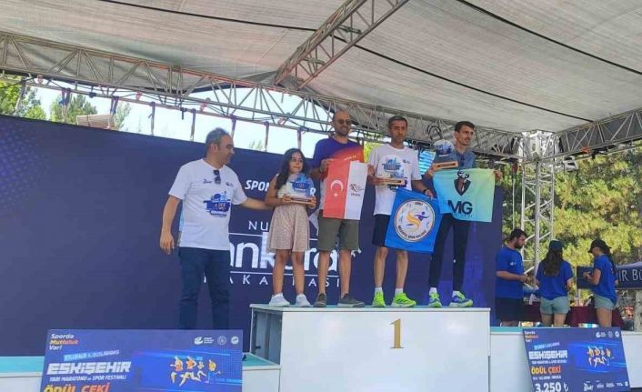 Siirtli sporcu, Eskişehir Yarı Maratonu’nda kategorisinde birinci oldu