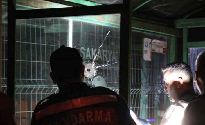 Silahlı kavga sonrası bir aracı gasp ederek kaçmıştı, jandarmaya teslim oldu