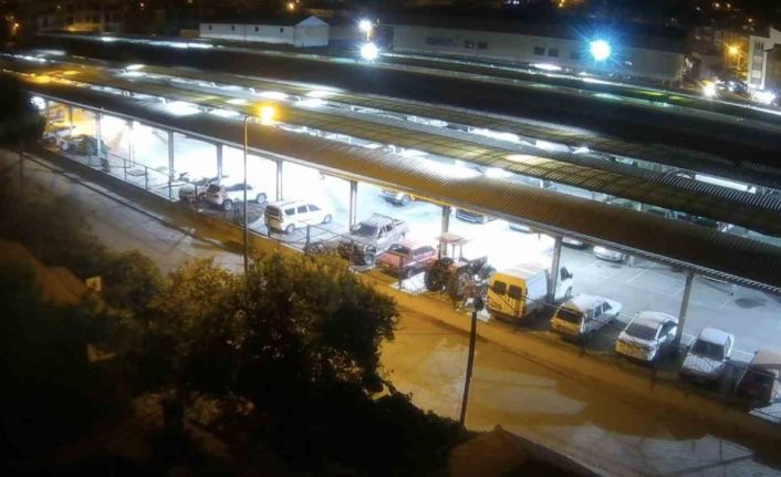 Sındırgı’da meydana gelen 4.8 büyüklüğündeki deprem kamerada