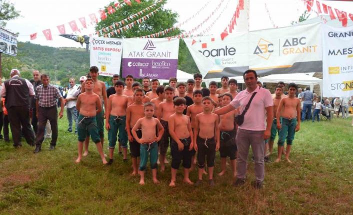 Sinop’ta 17. Güreş ve Keşkek Festivali’ne yoğun ilgi