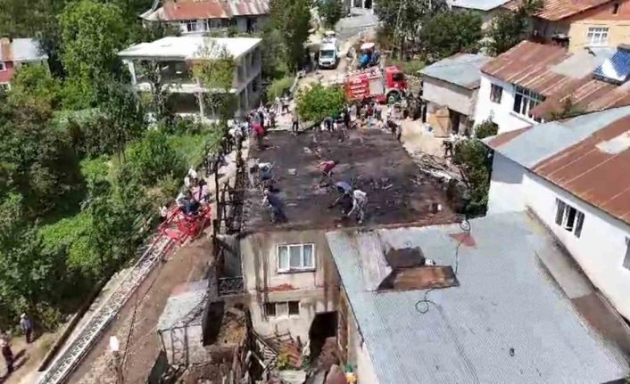 Şiran’da çatı yangını korkuttu