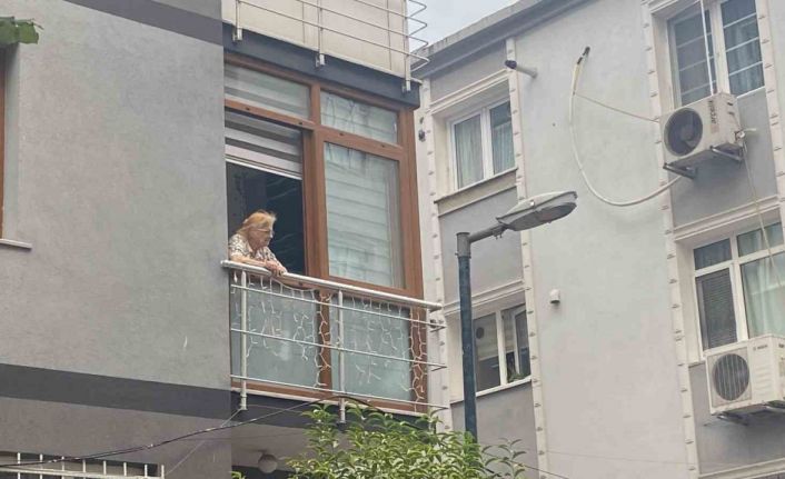 Şişli’deki kozmetik dükkanında çıkan yangında 3 kişi dumandan etkilendi