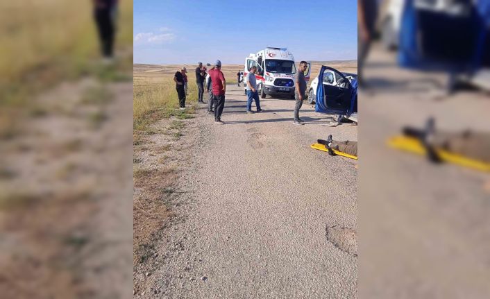 Sivas’ta iki otomobil kafa kafaya çarpıştı: 1 ölü, 1 yaralı