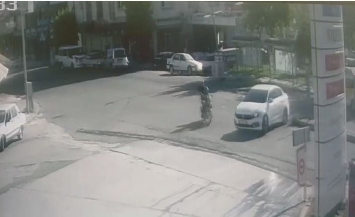 Siverek’te hatalı dönüş yapan otomobil kazaya neden oldu