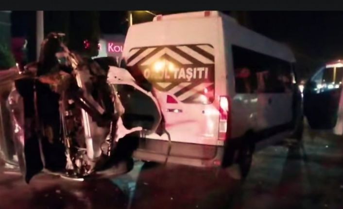 Söke’de servis minibüsü ile otomobil çarpıştı: 3 yaralı