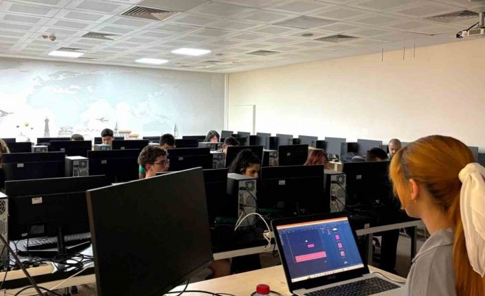 SUBÜ’de oyun geliştirme atölyesi düzenlendi