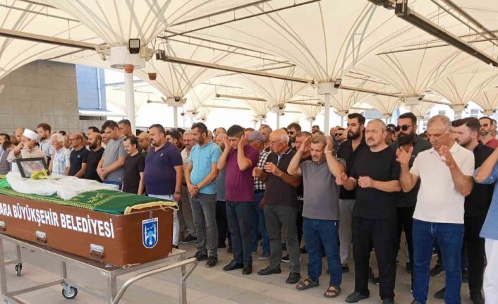 Suça sürüklenen çocuk tarafından boğularak öldürüldüğü iddia edilen kadın son yolculuğuna uğurlandı