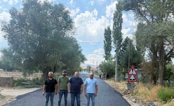 Şuhut’un Ortapınar Mahallesi’nde asfalt çalışmaları sona yaklaşıyor