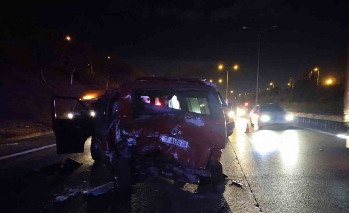 Sultanbeyli’de 2 minibüs çarpıştı: 9 yaralı