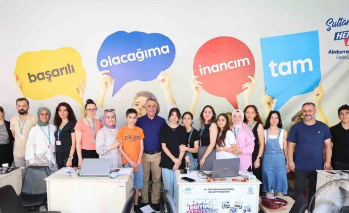 Sultangazi Belediyesi Eğitime Destek Akademisi’nde eğitim gören 696 öğrenci üniversiteli oldu