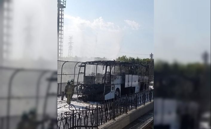 Sultangazi’de servis otobüsü alevlere teslim oldu