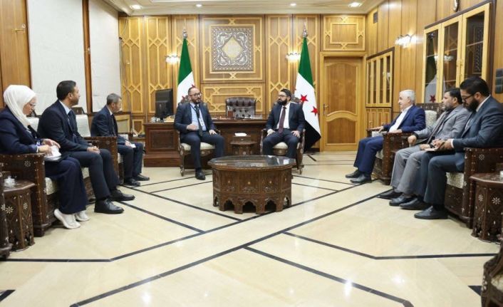 Suriye Adalet Bakanı el Veys: "Savaş suçlarına ilişkin tüm delil ve belgeleri kabul etmeye hazırız"