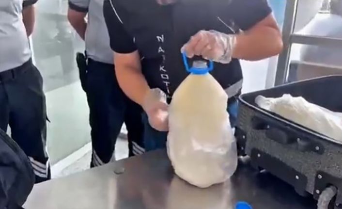 Süt şişesi içinde uyuşturucu gele geçirildi