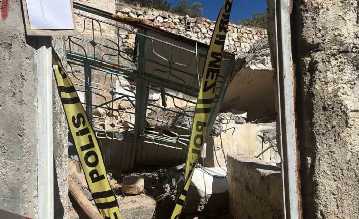 Tadilatını yaptığı evde göçük altında kaldı