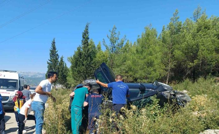 Takla atan araçtan bir kişi yaralı kurtarıldı