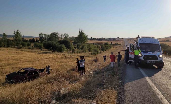 Takla atan otomobil tarlaya uçtu: 1’i ağır 5 yaralı