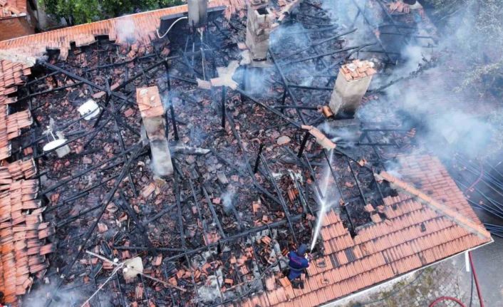 Tandırda yakılan ateş evi küle çeviriyordu