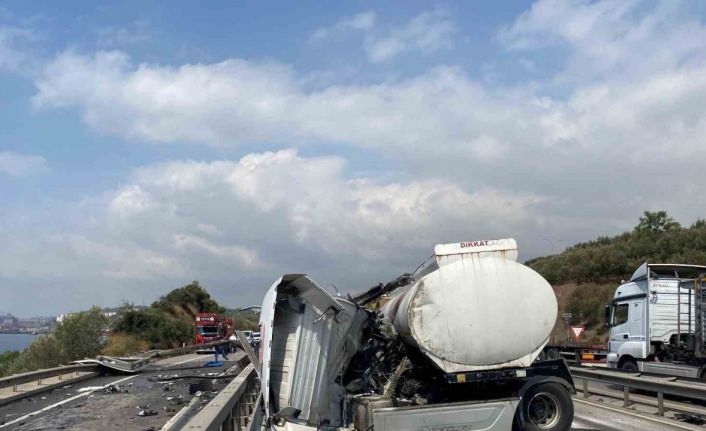 Tanker bariyerlere girip makasladı, ardından alev aldı