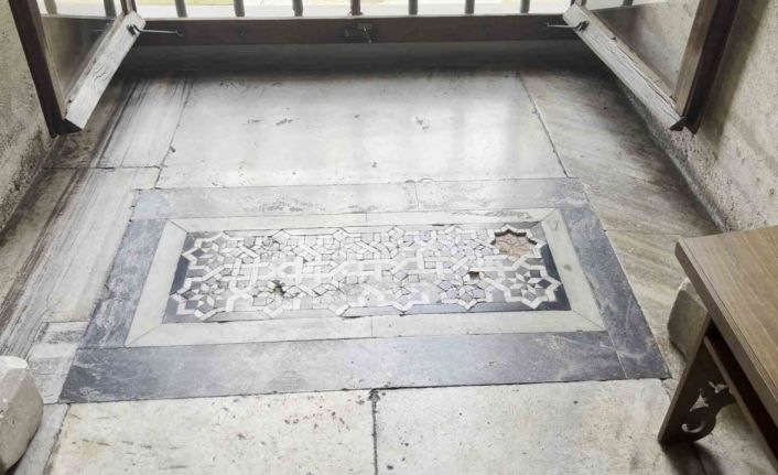 Tarihi Süleymaniye Camii’nde hırsızlık: Mozaik taşların çalındığı iddiası