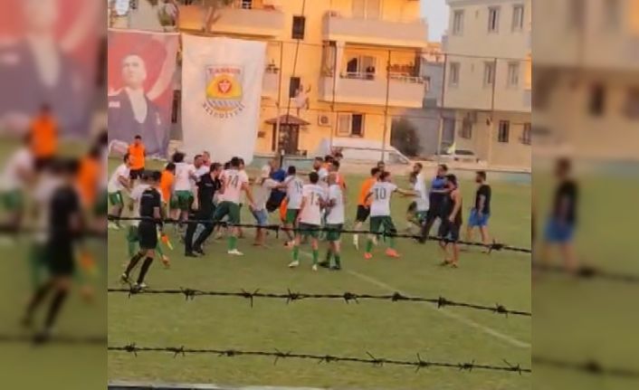Tarsus’ta futbol turnuvasında kavga: Futbolcular tekme tokat birbirine girdi