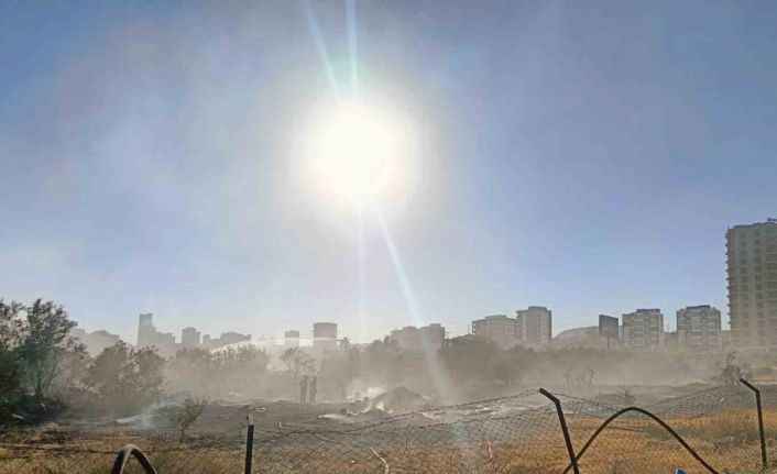 Tatil bölgesindeki örtü altı yangını büyümeden söndürüldü