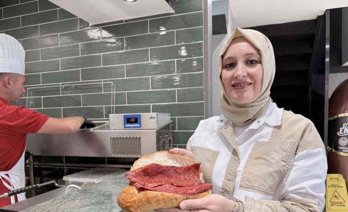 Tatilcilerin yeni gözdesi sucuk döner