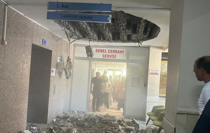 Tavanı çöken Denizli Devlet Hastanesinin bir katı kullanıma kapatıldı