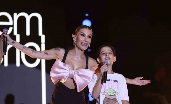 Tavas Zeybek Festivalinde İrem Derici fırtınası esti