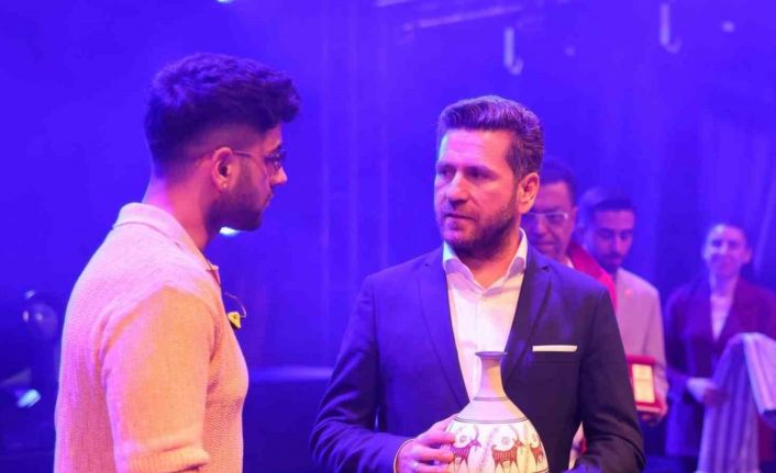 Tavas Zeybek Festivalinde Reynmen unutulmaz gece yaşattı