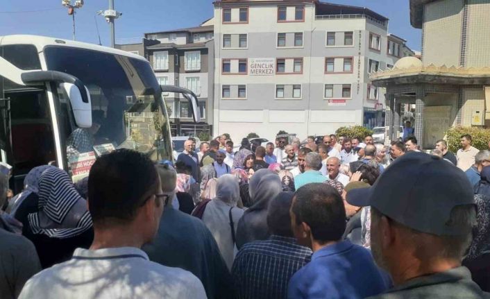 Tavşanlı’da umreciler dualarla uğurlandı