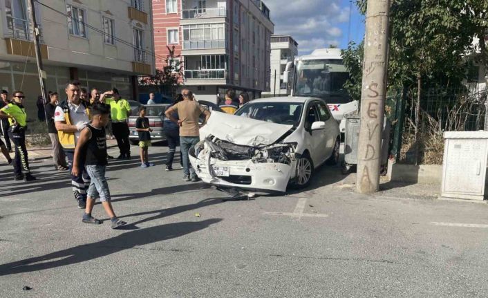 Tekirdağ’da kamyonet otomobille çarpıştı: 2 yaralı