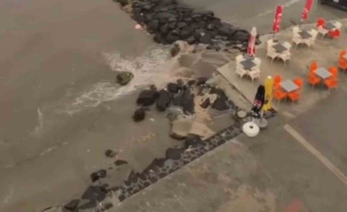 Tekirdağ’da kuraklığın ardından gelen sağanak yağış sokakları dereye çevirdi