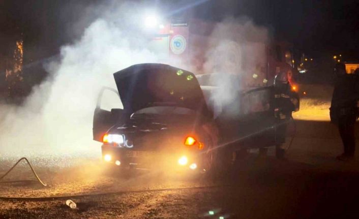 Tekirdağ’da park halindeki otomobil yandı